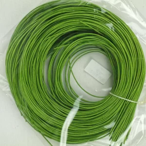 Zeleni midolino ratan na svetlem ozadju