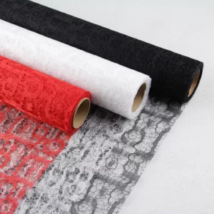 Tri role mreže aztek v barvah črna, bela in rdeča postavljene drug ob drugem na belem ozadju