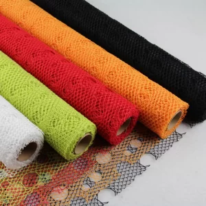 Role mreže mehurček v različnih barvah postavljene drug ob drugem na belem ozadju